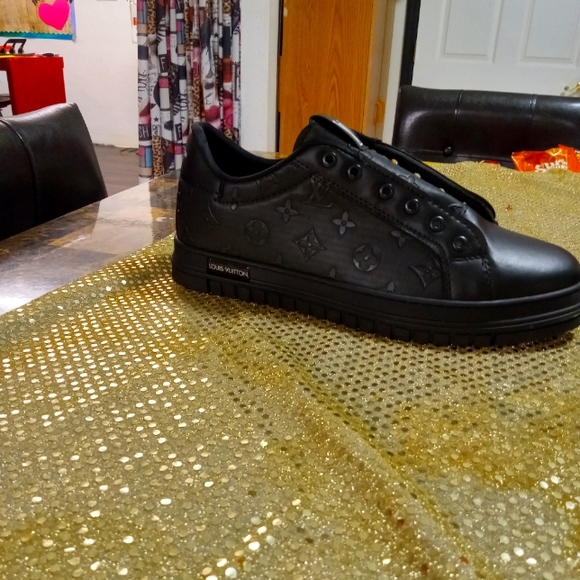 Designer shoes and clothes - Picture 1 of 4